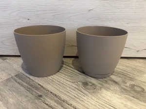 Inzerát č. 144320 - Květináče - plast. Barva béžová. Výška - 10 cm, průměr - ...