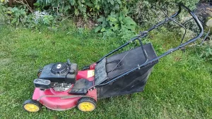 Inzerát č. 144329 - Sekačka benzínová s pojezdem. Záběr 46 cm. Po servisu. Vč...