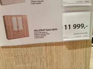 Inzerát č. 144333 - Prodám šatní skříň světlé barvy, zachovalá, 4dveřová, zrc...
