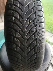 Hlavní foto k inzerátu č. 144500 - Prodam 4ks pneu 215/70 R16 na dojeti, Nokian, c...