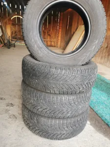 Další foto k inzerátu č. 144500 - Prodam 4ks pneu 215/70 R16 na dojeti, Nokian, c...