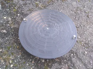 Inzerát č. 144520 - Plastový poklop  Průměr 400mm  Nový  250kč
