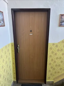 Inzerát č. 144563 - Prodám vchodové dveře do bytu. Typ: EI30-C DP3.    Levé d...