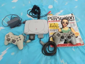Inzerát č. 144728 - Prodam Ps1 slim včetně dvou ovladačů,paměťové karty a kab...