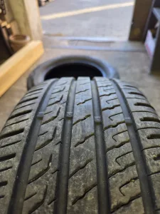 Inzerát č. 144767 - Barum bravuris 5  195/55 R15  4ks  2ks - Vzorek 4mm - DOT...
