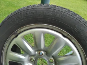 Inzerát č. 144856 - Prodám zimní sadu pneu s plechovými disky NOKIAN 205/55 R...
