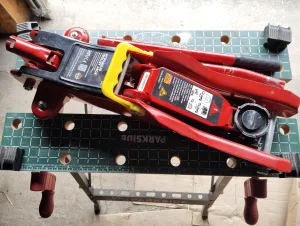 Inzerát č. 144902 - Prodám hydraulický pojízdný nízkoprofilový zvedák TONGRUN...