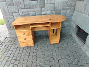 Inzerát č. 145040 - Prodám starší stůl z masívu. 100 kč.