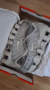 Inzerát č. 145104 - Prodam Nike shox za cenu 3500 Kč číslo 39   Jen SMS prosím