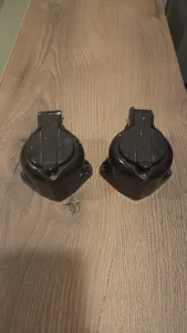 Inzerát č. 145108 - Retro bakelitové věci  Zásuvka, elektrokrabice  Cenu nabí...