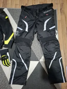 Další foto k inzerátu č. 145176 - Prodám nové oblečení na motorku pro ženu, velik...