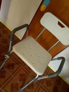 Inzerát č. 145247 - Prodám židle omyvatelná do koupelny CENA 800kc