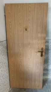 Inzerát č. 145328 - Prodám protipožární bytové dveře šíře 80 cm kompletní s b...