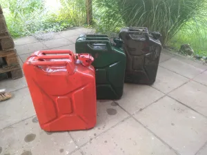 Inzerát č. 145488 - Plechový kanystr o objemu 20L  3ks  Cena za 1ks 400kč