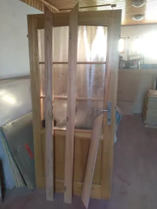 Inzerát č. 145506 - Dveře z masivu kombinace dřevo a sklo  Šířka 87cm  Výška ...