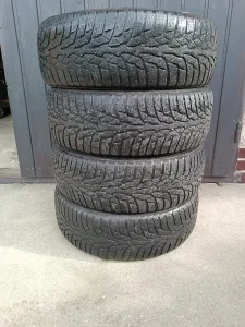 Inzerát č. 145559 - Prodej zimní pneu Nokian 195/65 R15, sada 4 ks, cena 1000kč