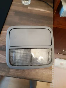 Inzerát č. 145651 - Vnitřní osvětlení kabiny Honda Accord VII    Chybí jeden ...