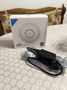 Inzerát č. 145656 - Ubiquiti UniFi AP AC Lite (UAP-AC-LITE) + PoE adaptér    ...