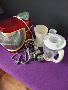 Inzerát č. 145748 - Prodám starší kuchynský robot s přislušenstvim funkční za...